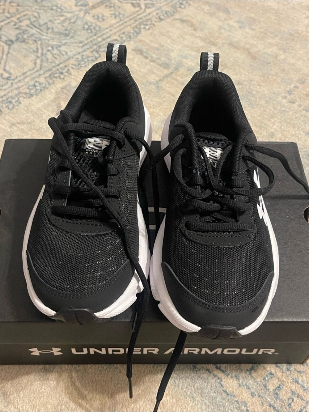Under Armour Kids Assert 10 NWT